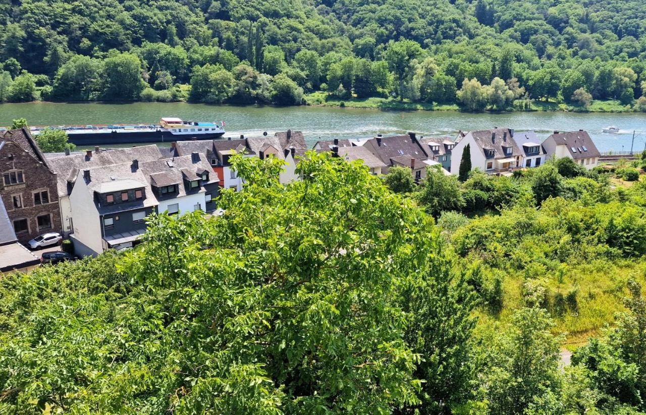 Riesling Appartement For 2 - 4 People - Billiards - Balcony With Mosel View - Parking - Wine Barrel Bar - Fully Equipped Kitchen - Netflix - Waiputv - 3 Km From Cochem Klotten Luaran gambar