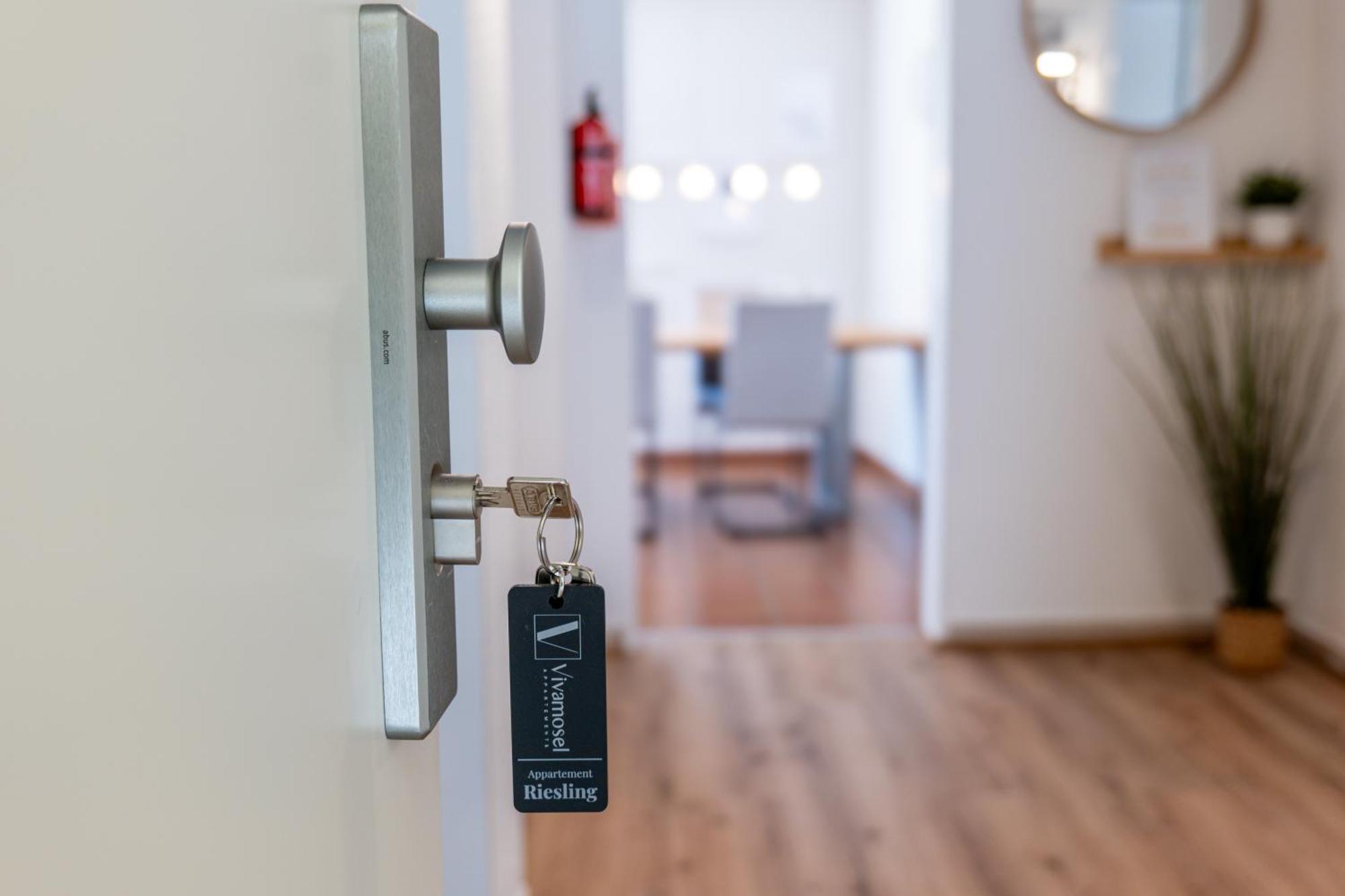 Riesling Appartement For 2 - 4 People - Billiards - Balcony With Mosel View - Parking - Wine Barrel Bar - Fully Equipped Kitchen - Netflix - Waiputv - 3 Km From Cochem Klotten Luaran gambar
